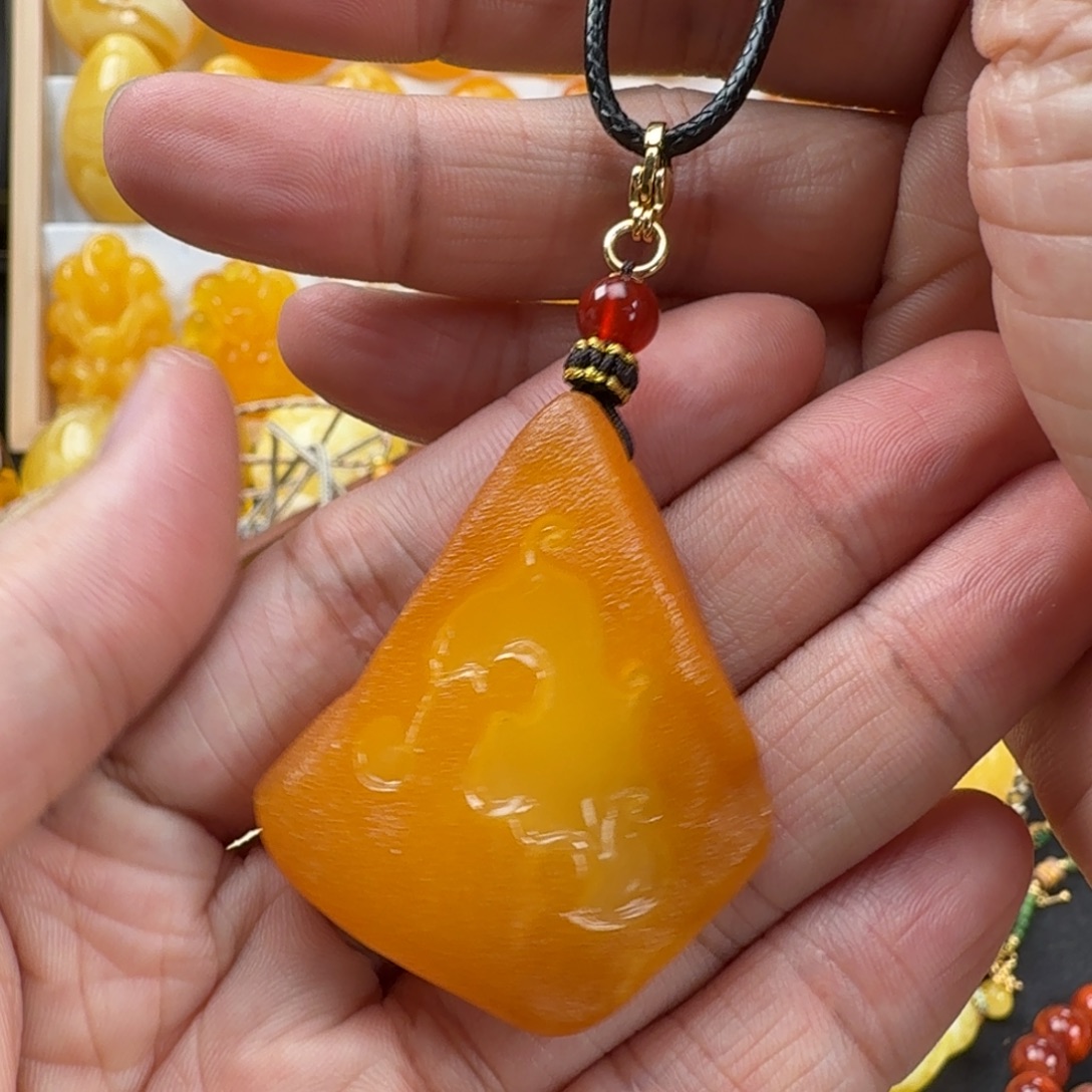 蜜蜡未镶嵌颈饰蜜蜡