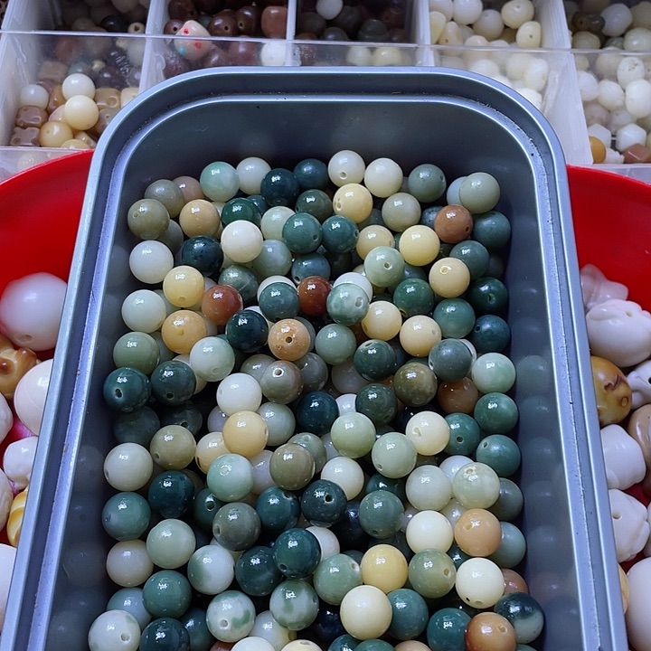 白玉菩提吊坠瑕疵绿园12二百关注➕灯牌宠一百