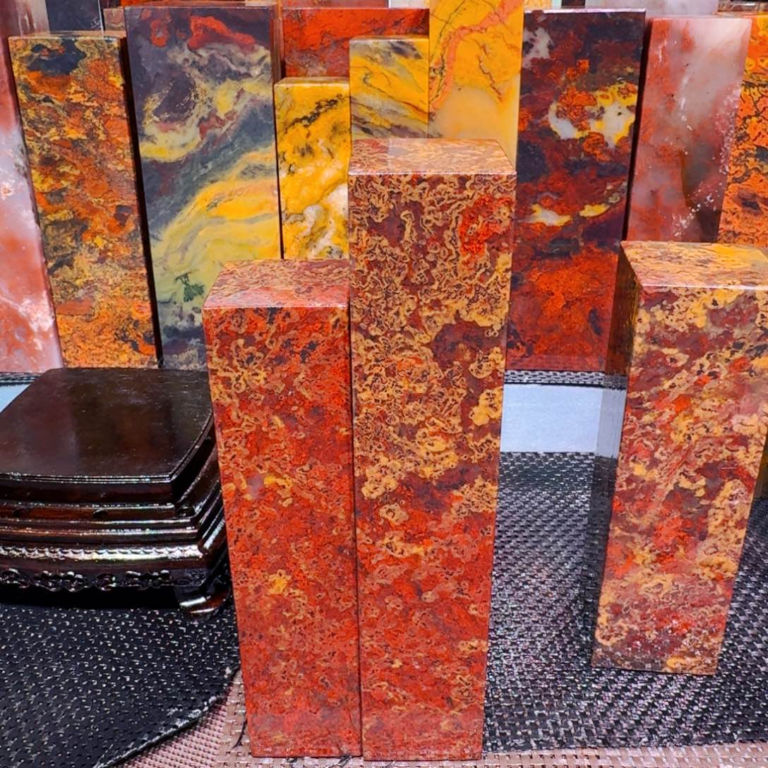 铁桂林鸡血玉大红袍印章