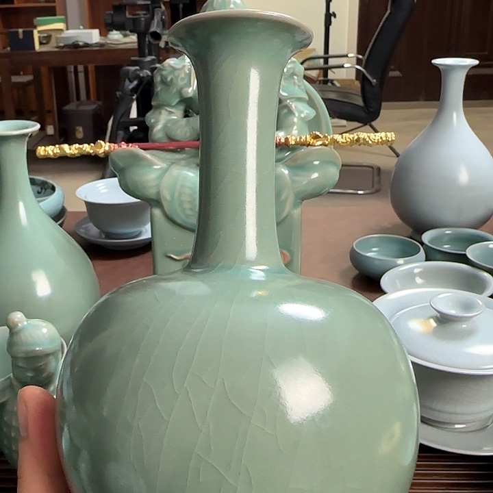 杯子青绿釉长颈瓶