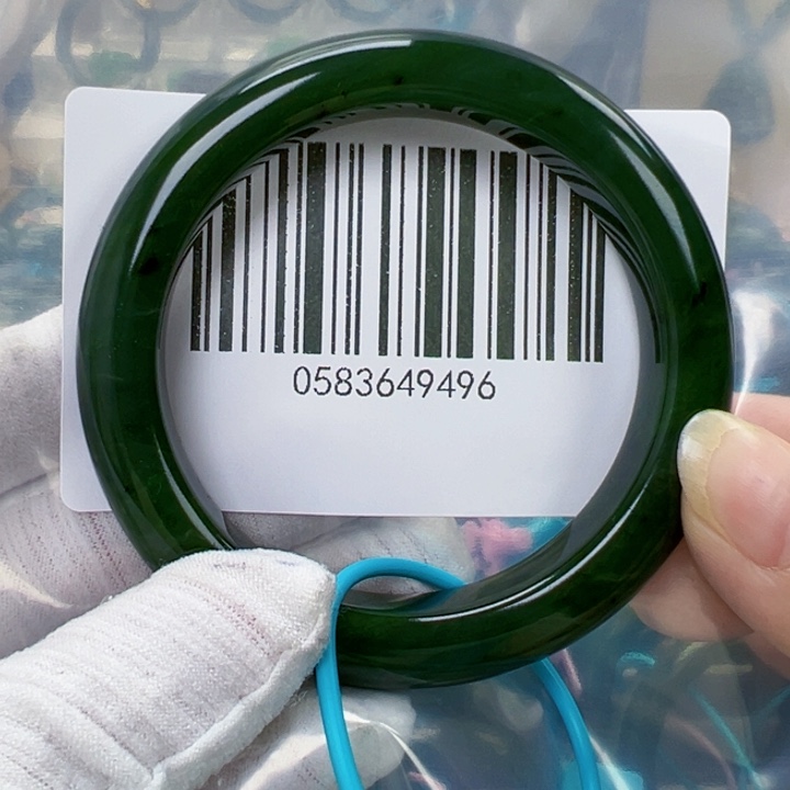 平***遂和田玉未镶嵌手镯包容56.4