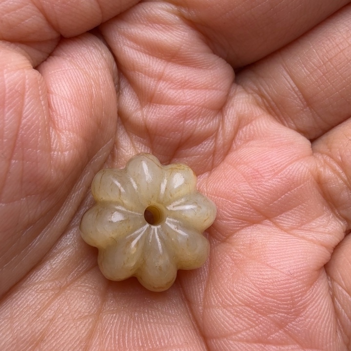 梦***岛和田玉（糖玉）未镶嵌珠宝半成品