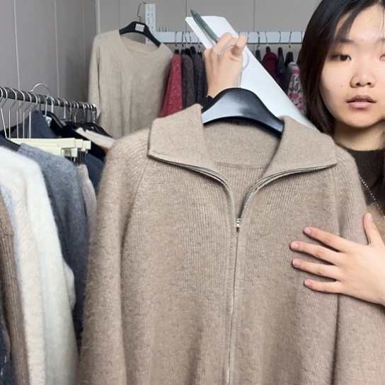 女全拉链最大的驼色