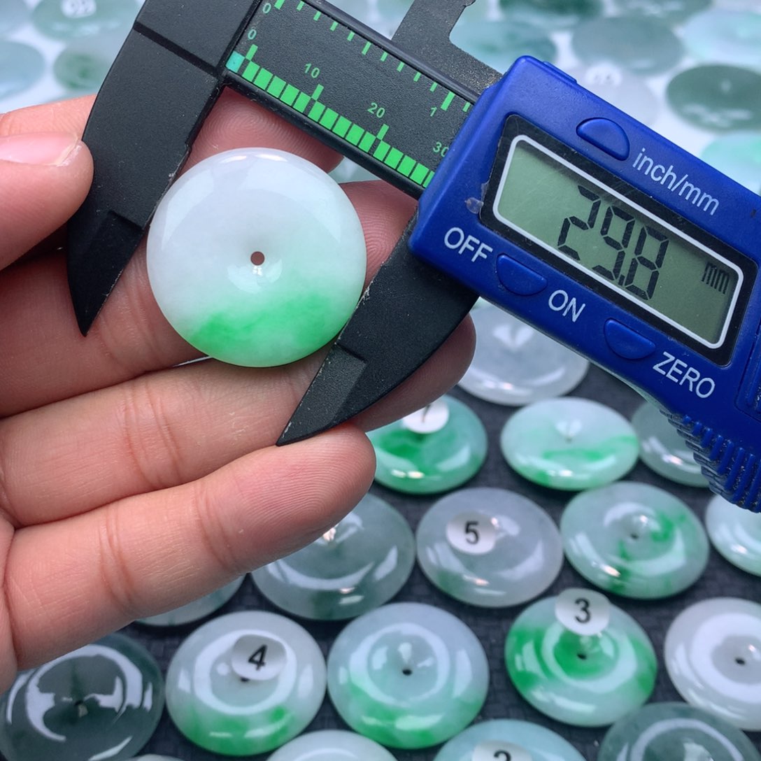 翡翠颈饰未镶嵌缅甸天然A货翡翠