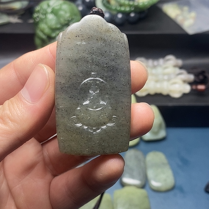 万***酒和田玉未镶嵌颈饰