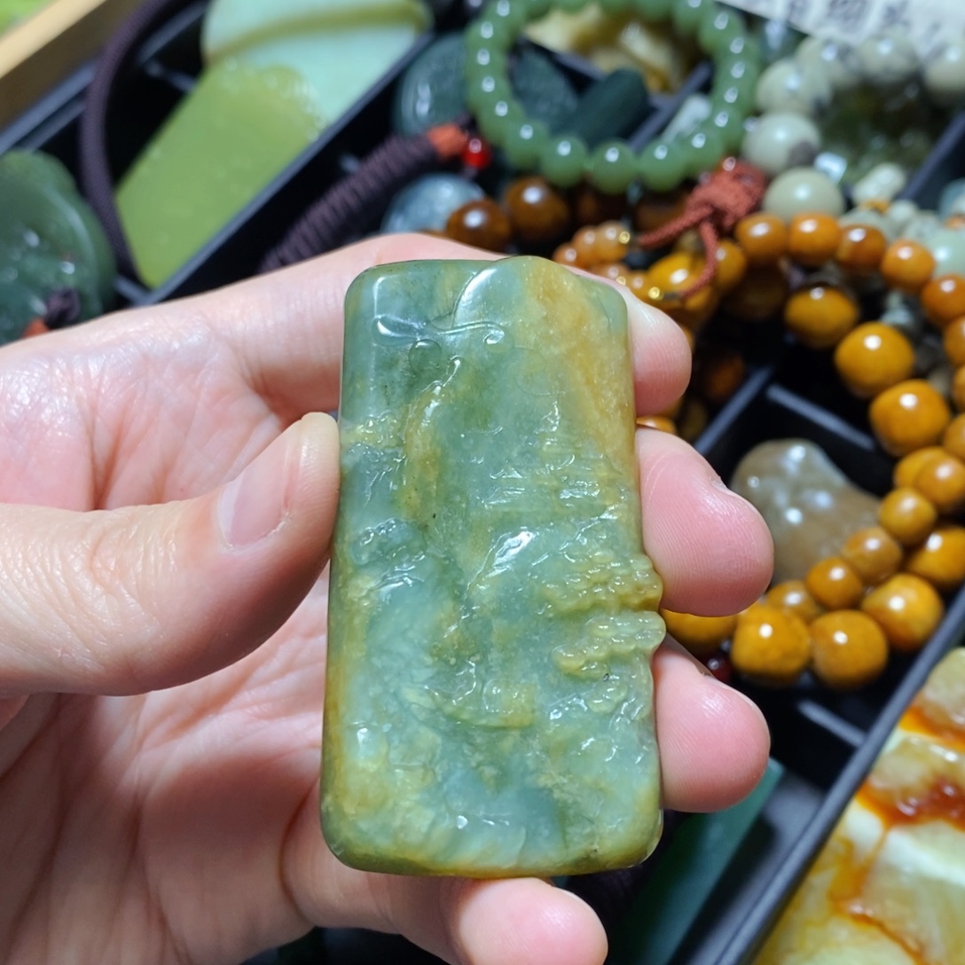 蛇纹石玉未镶嵌颈饰