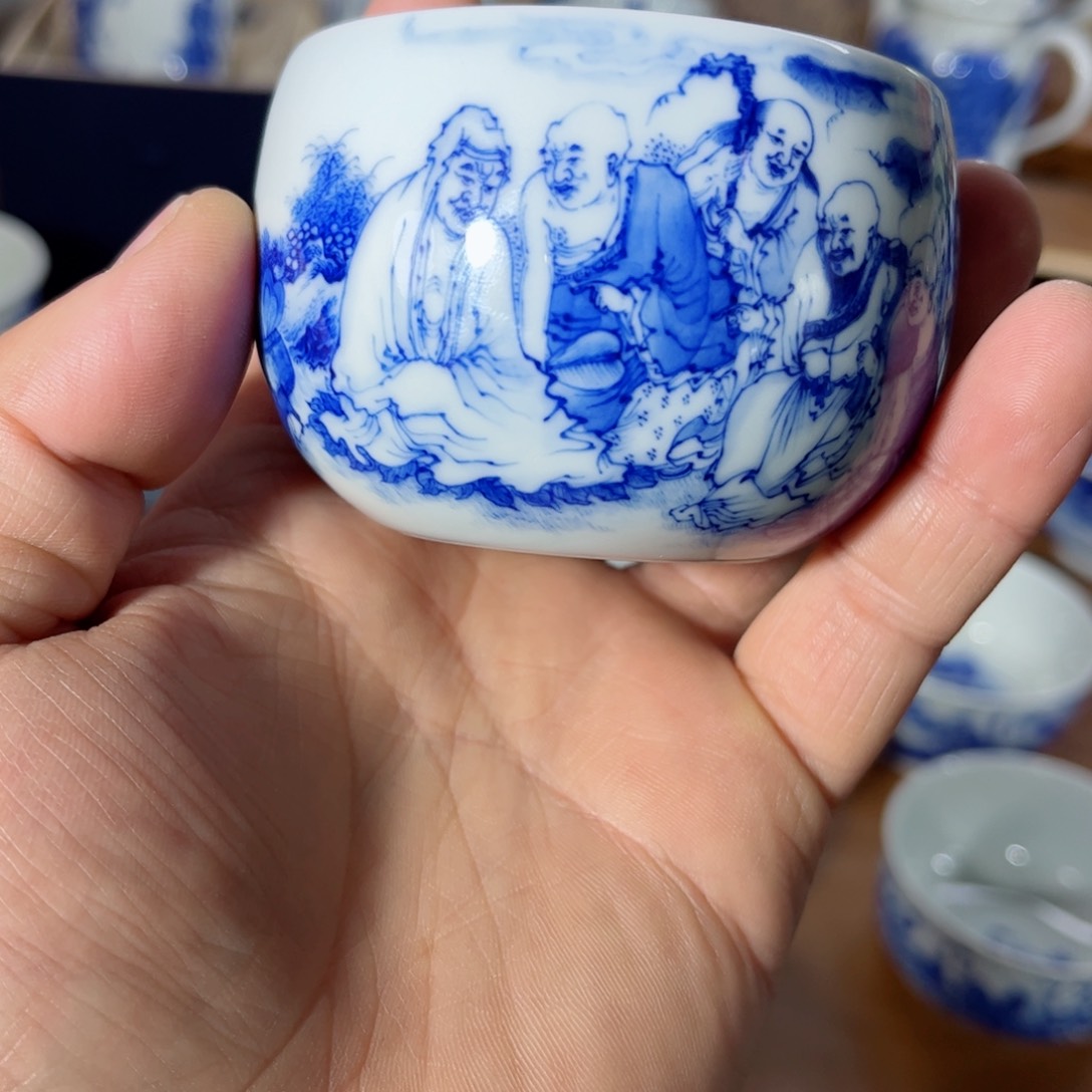杯子全手工手绘的陶瓷，