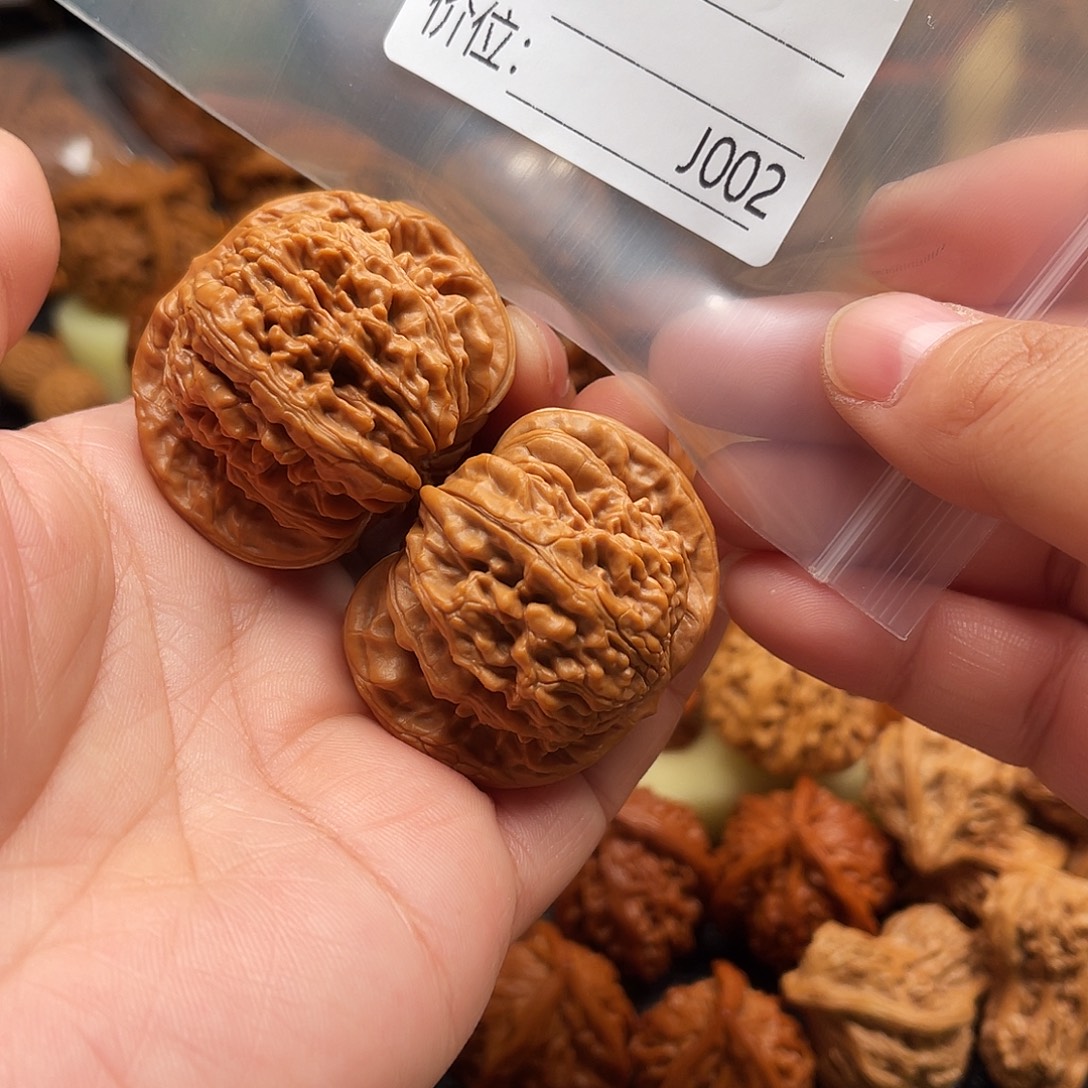 用***9吊坠桃核四座楼43尺