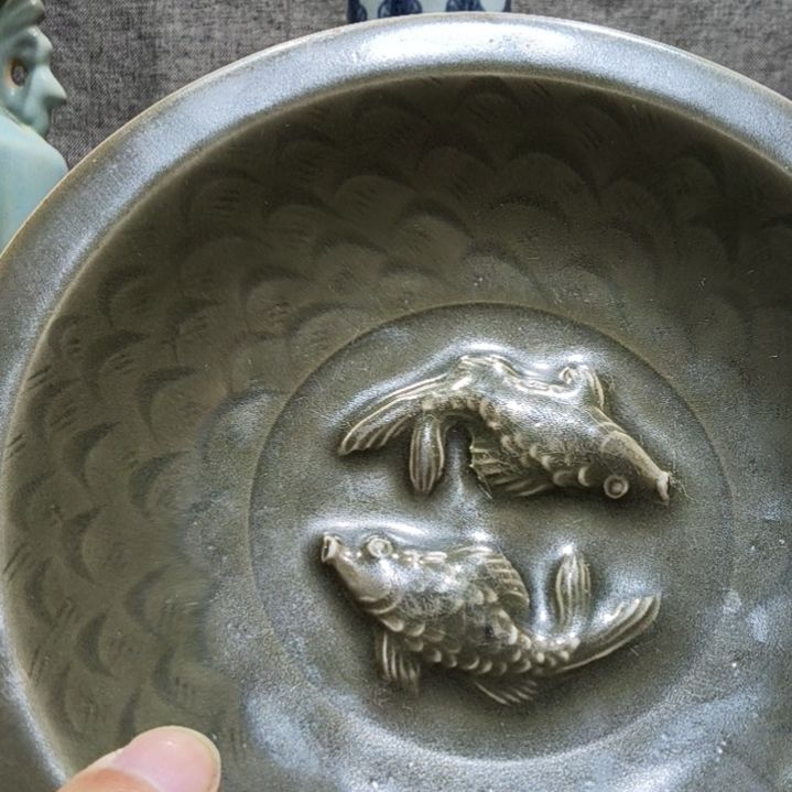 刘***祥龙泉青柚双鱼洗一个