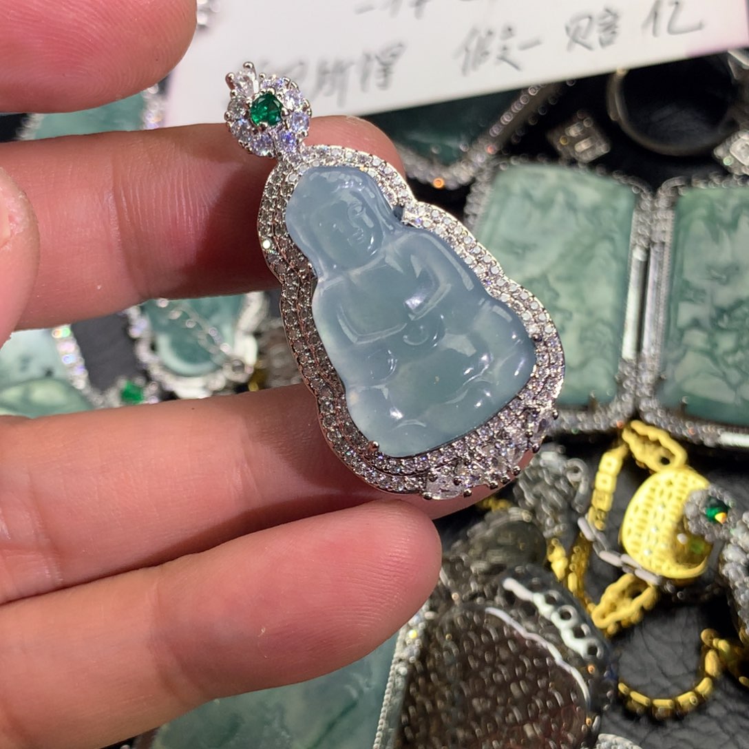 翡翠颈饰未镶嵌观音