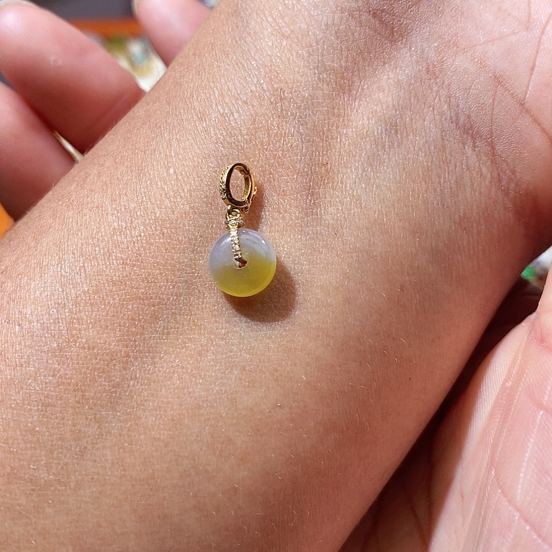 双***4翡翠18K金镶嵌颈饰1111