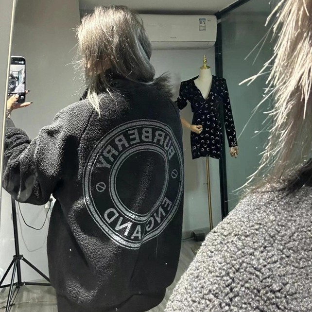 95新 BURBERRY/博柏利 zt3 背后徽标logo泰迪夹克 40码/205360