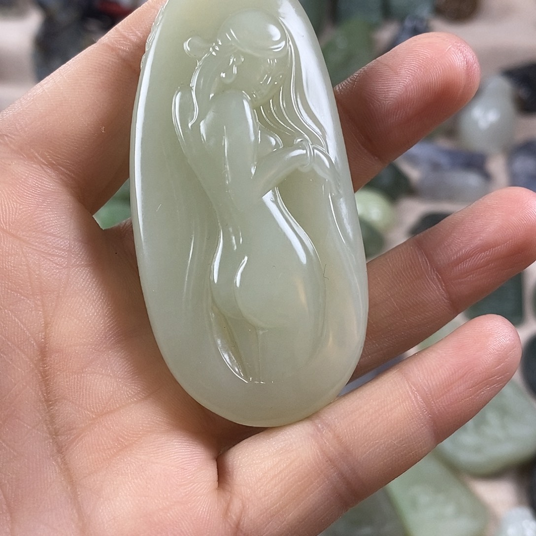 ****8和田玉未镶嵌颈饰