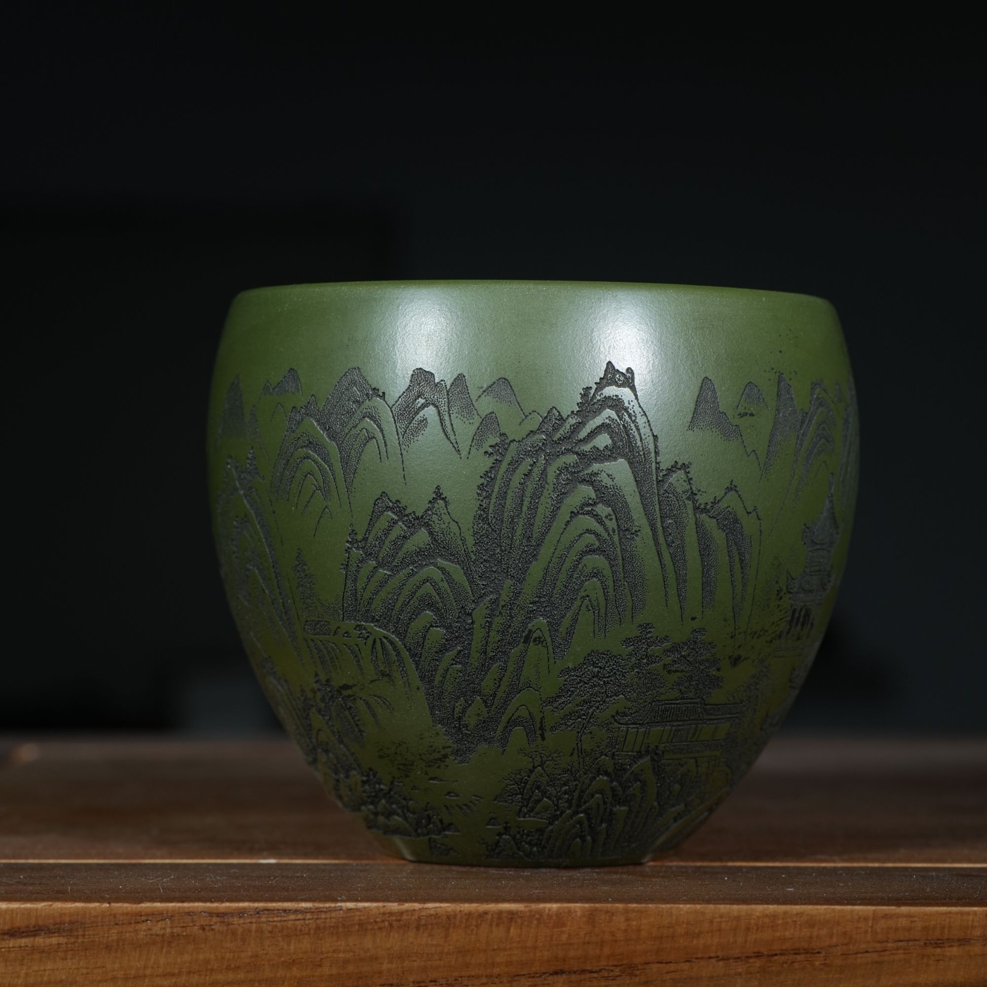 宜兴原矿绿泥刻绘青山绿水紫砂手工主人杯容量240CC