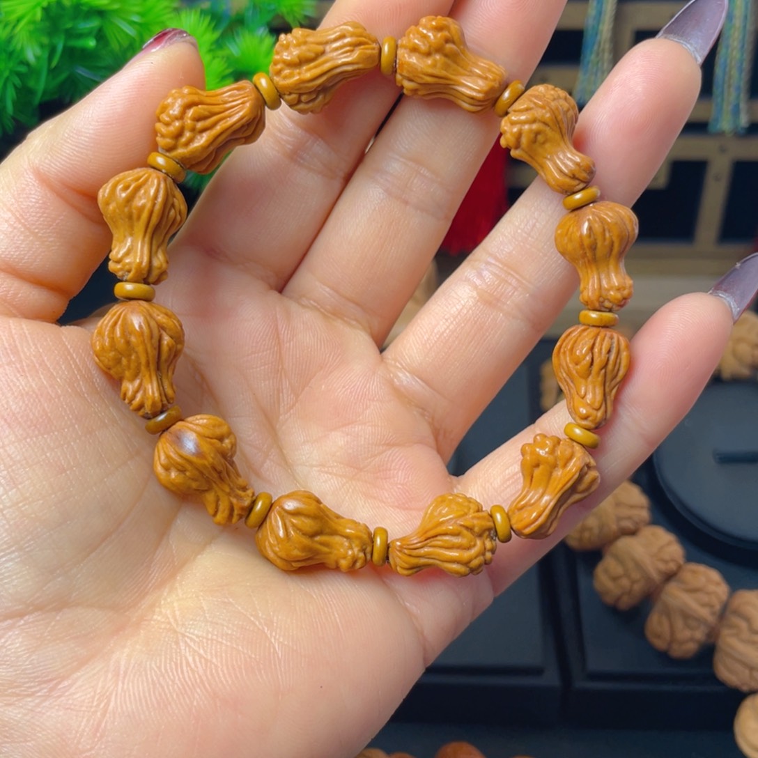 桃核手串白菜。红红火火。红红火火