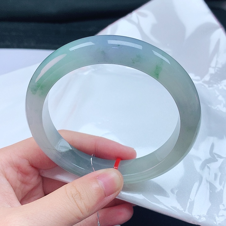 翡翠手镯未镶嵌59圈