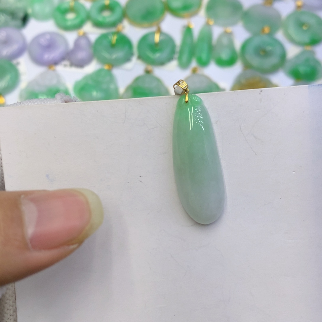 翡翠颈饰未镶嵌翡翠