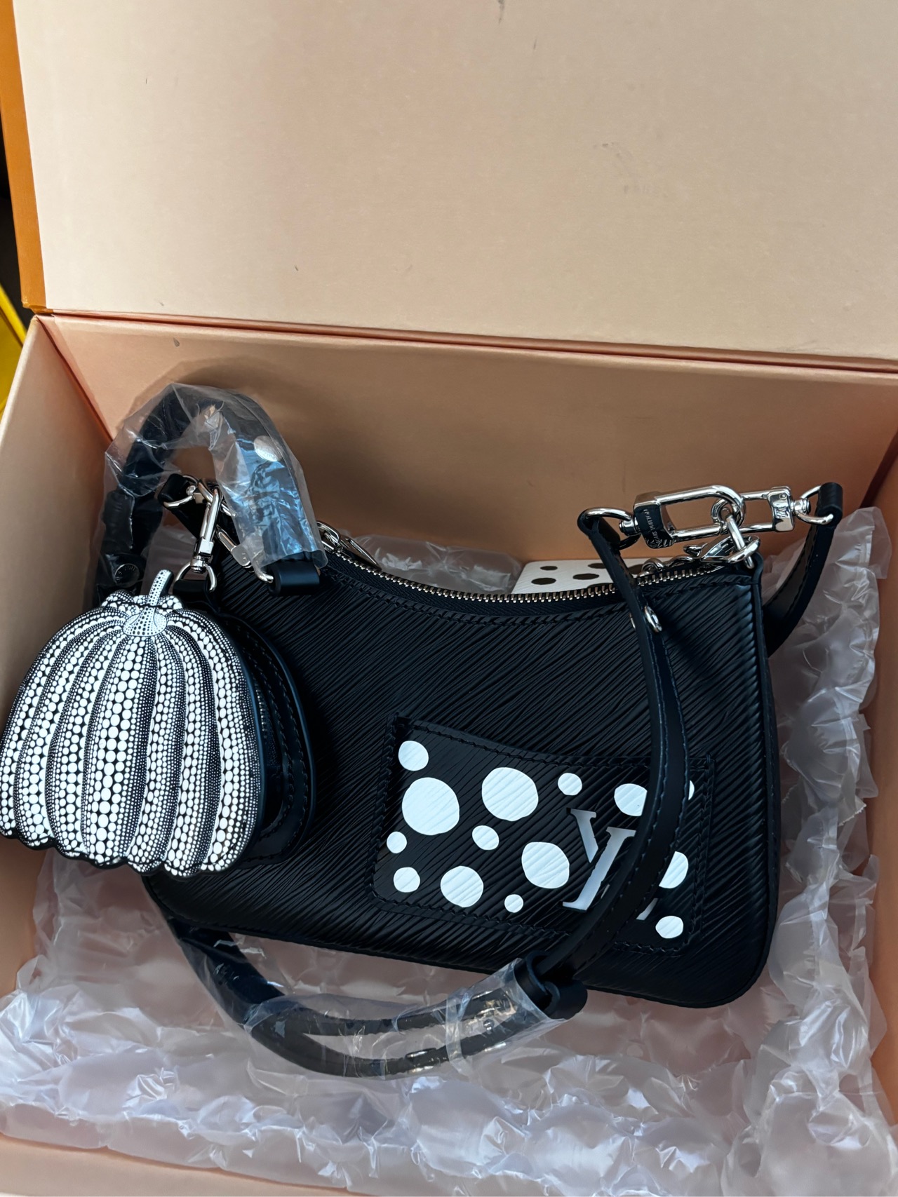 99新 LouisVuitton/路易威登 展会外场！草间弥生限量 南瓜腋下包