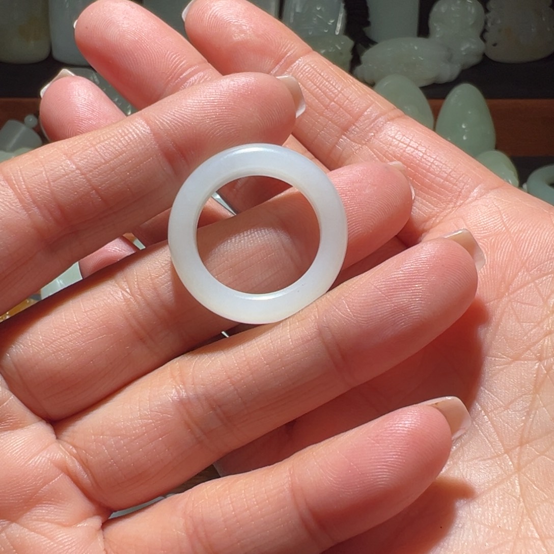 善***品和田玉未镶嵌颈饰