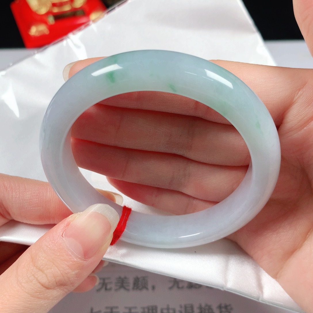 翡翠手镯未镶嵌55圈