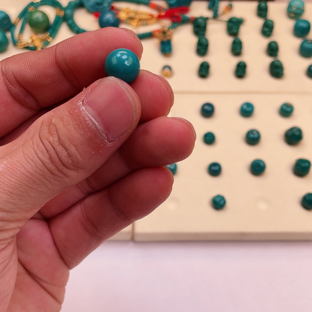 绿松石颈饰未镶嵌