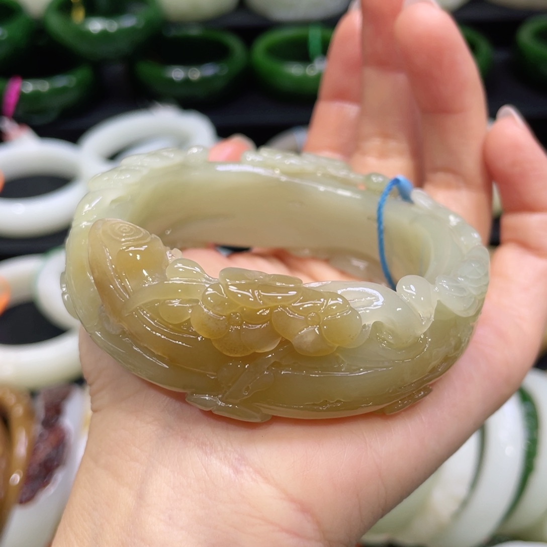 未镶嵌手镯和田玉95