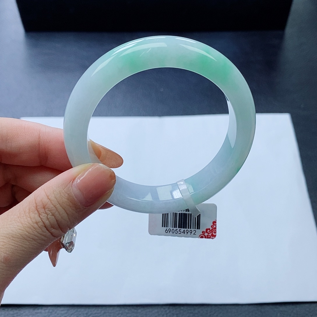 翡翠手镯未镶嵌54圈口