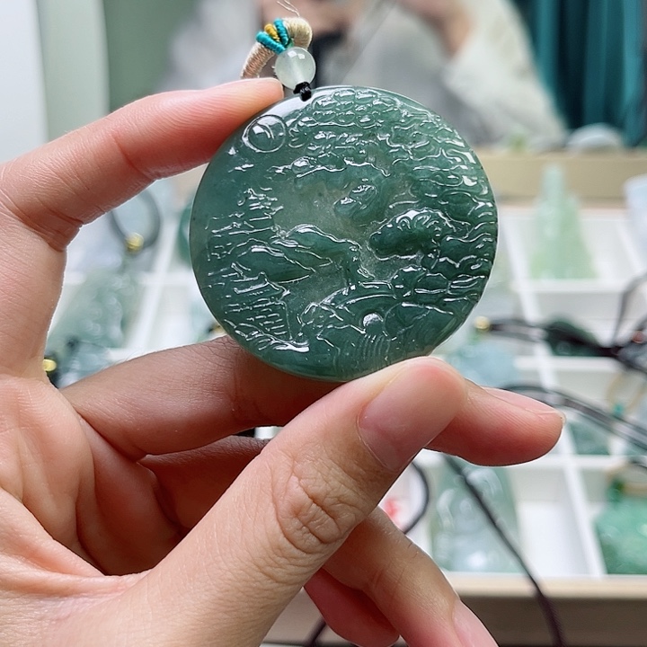 翡翠颈饰未镶嵌翡翠