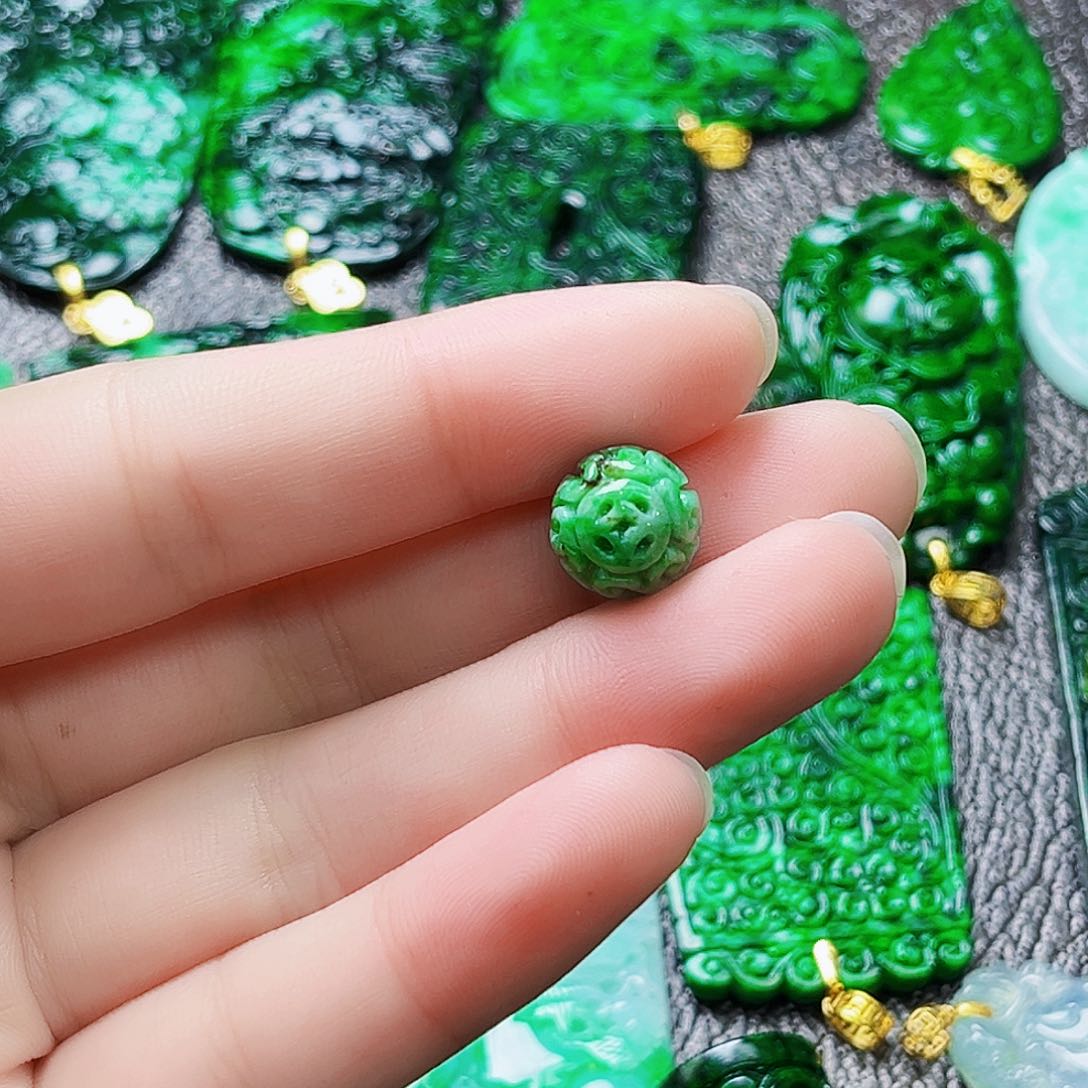 颈饰未镶嵌翡翠多样性