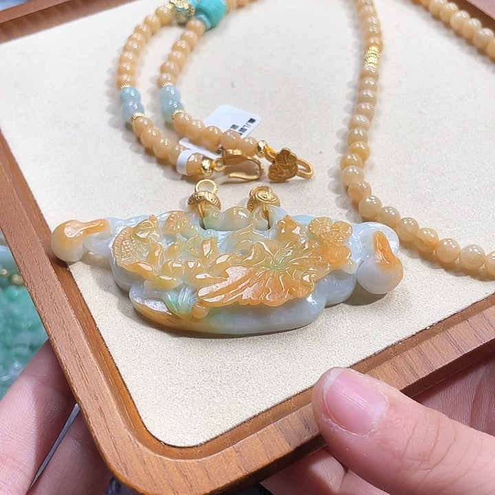 翡翠颈饰未镶嵌翡翠吊坠