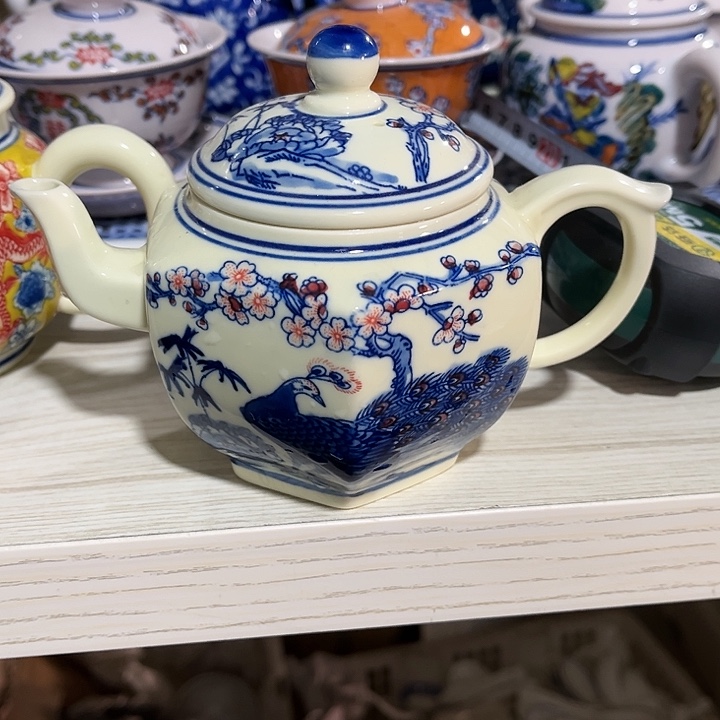 瓷片雨**晴景德镇陶瓷茶壶。黄。