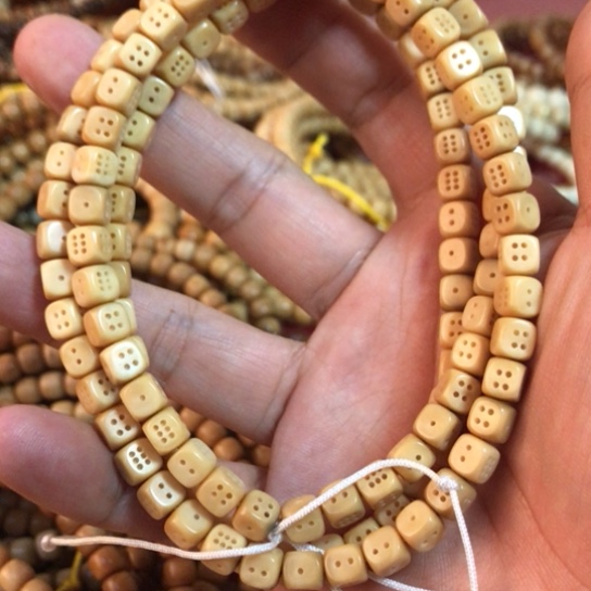 不***败千眼菩提吊坠龙脊雕刻