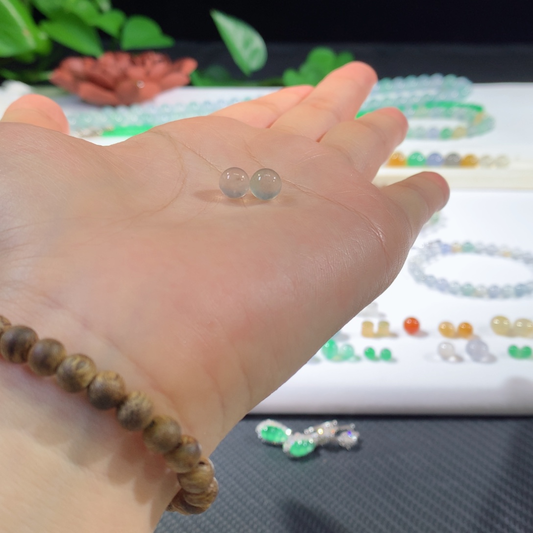 翡翠手串未镶嵌珠子