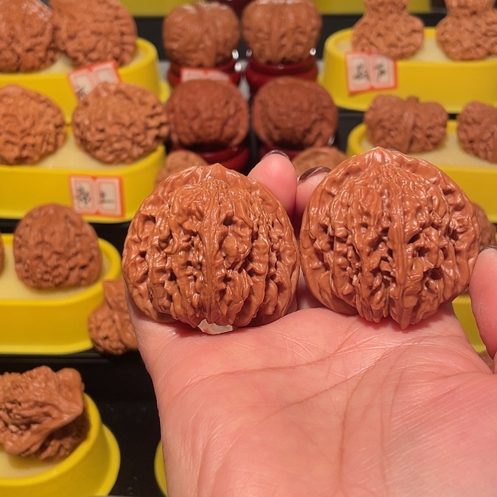 河***下木质文玩麻核桃楼子