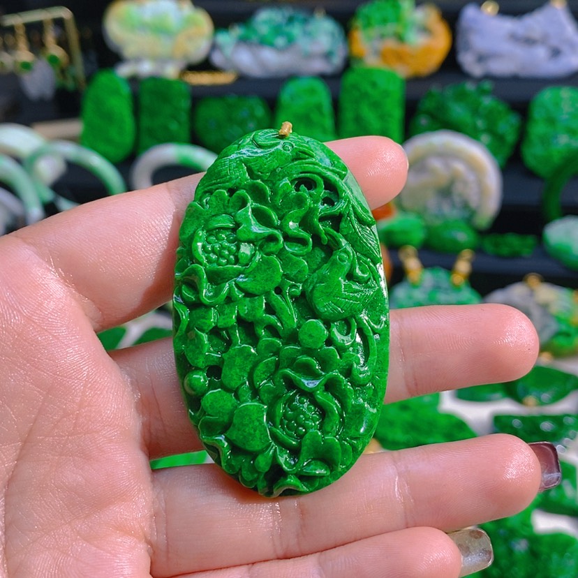 【闪购商品】翡翠颈饰未镶嵌花花