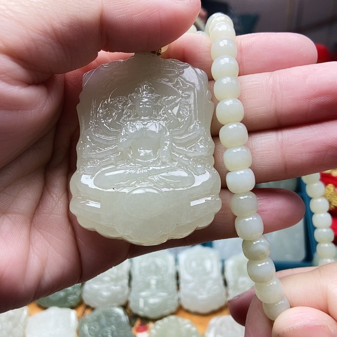 和田玉颈饰未镶嵌拥***怀