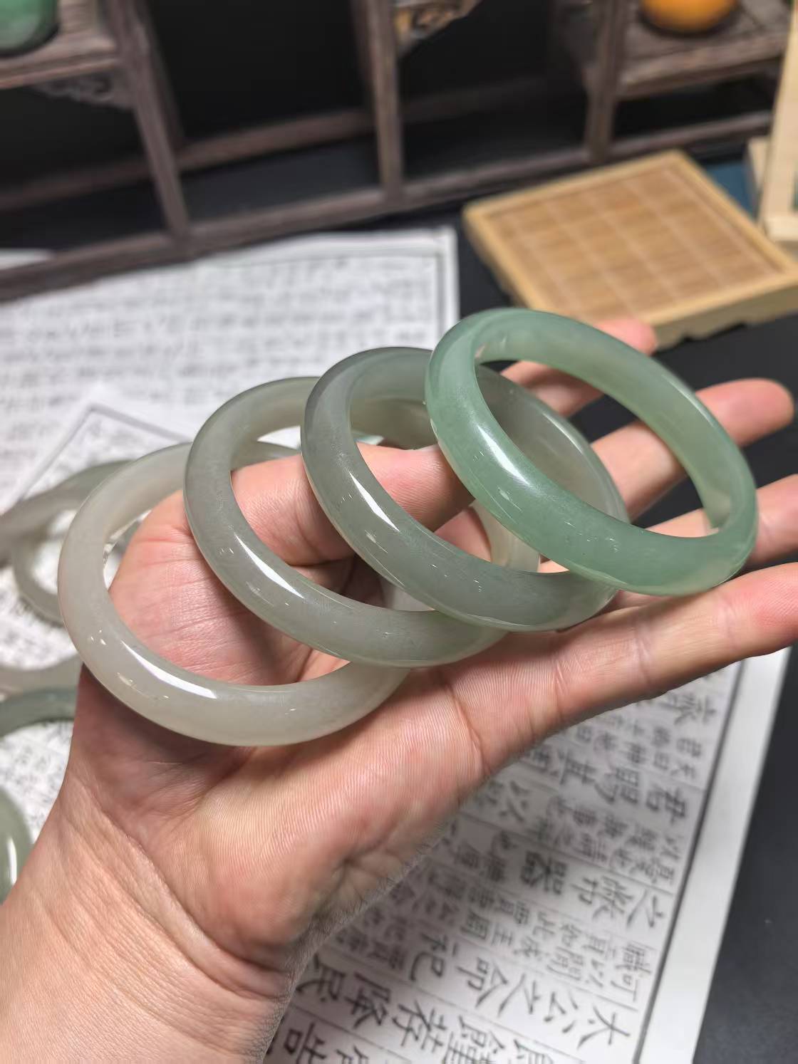 2025《正宽》东陵玉手镯（有石纹水线色根色点，拍一发一多样性发货）