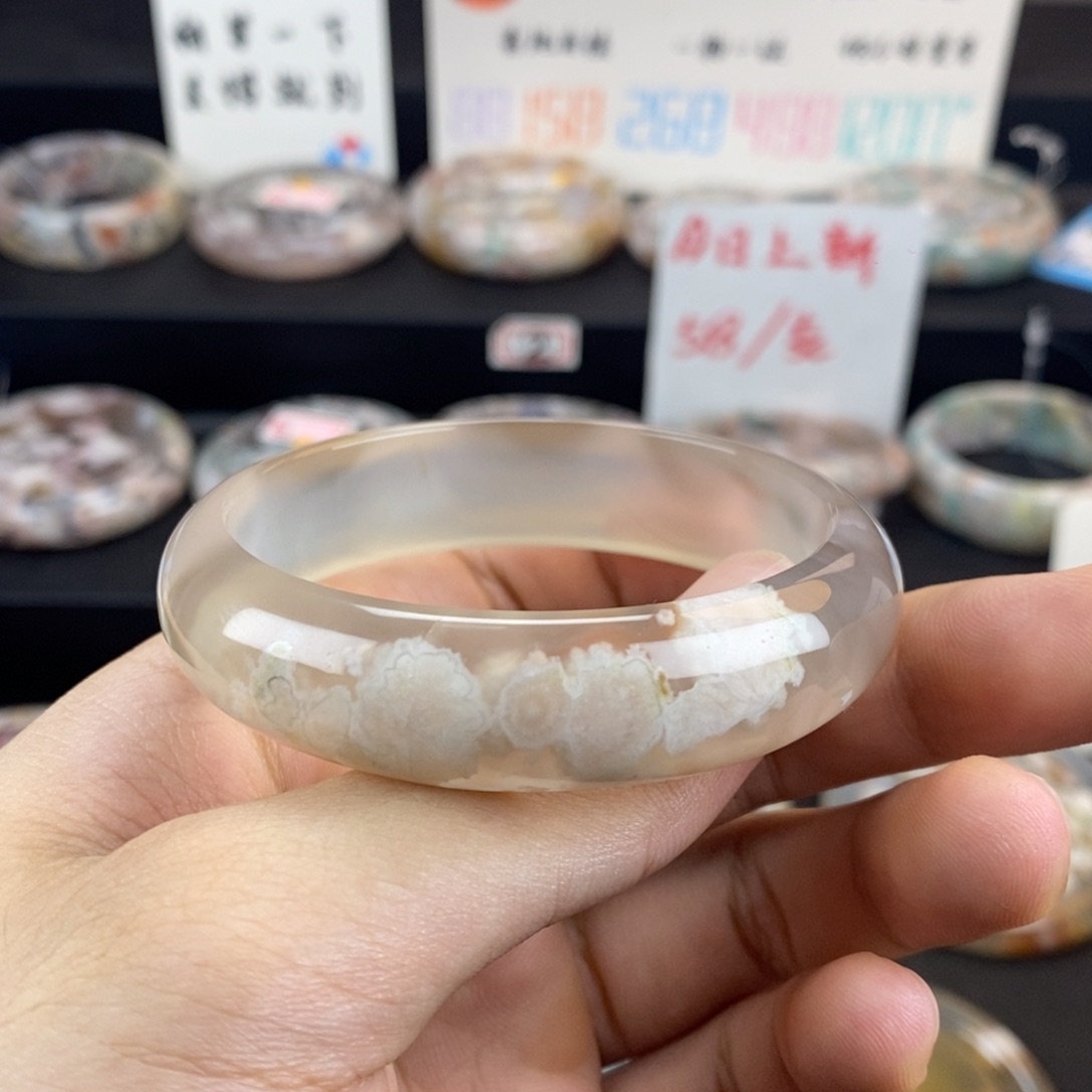 石英质玉手镯未镶嵌