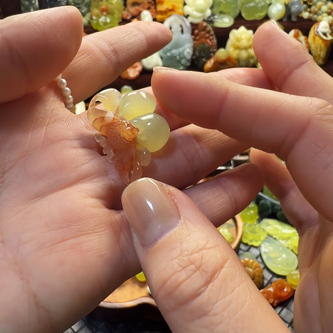 李****蛇纹石玉未镶嵌颈饰