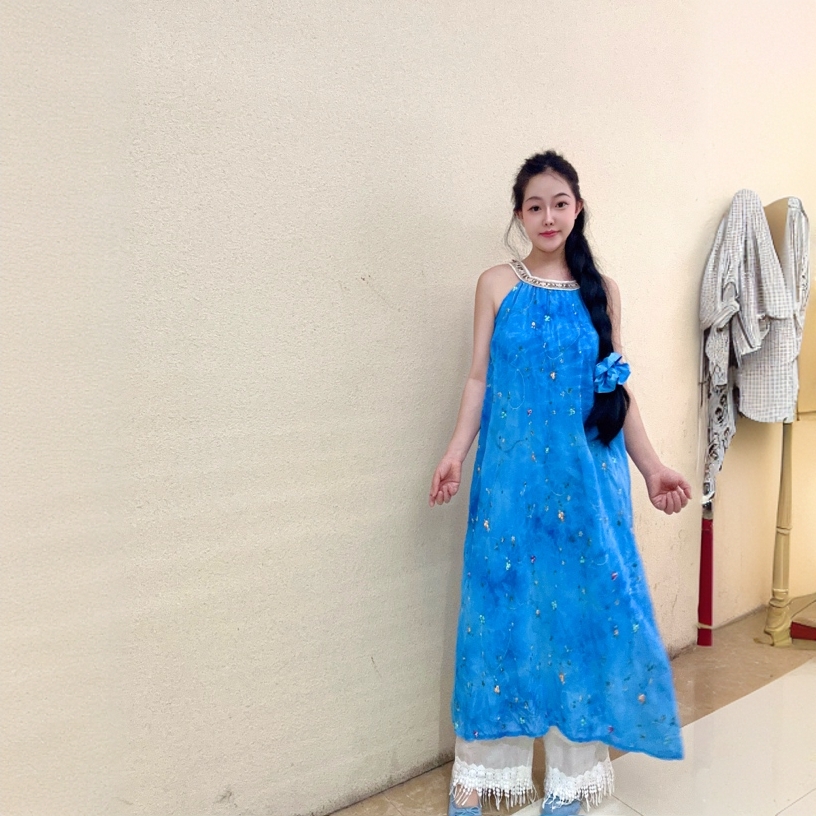 【星海蓝梦】立体刺绣织带挂脖法式碎花吊带度假风女性长裙