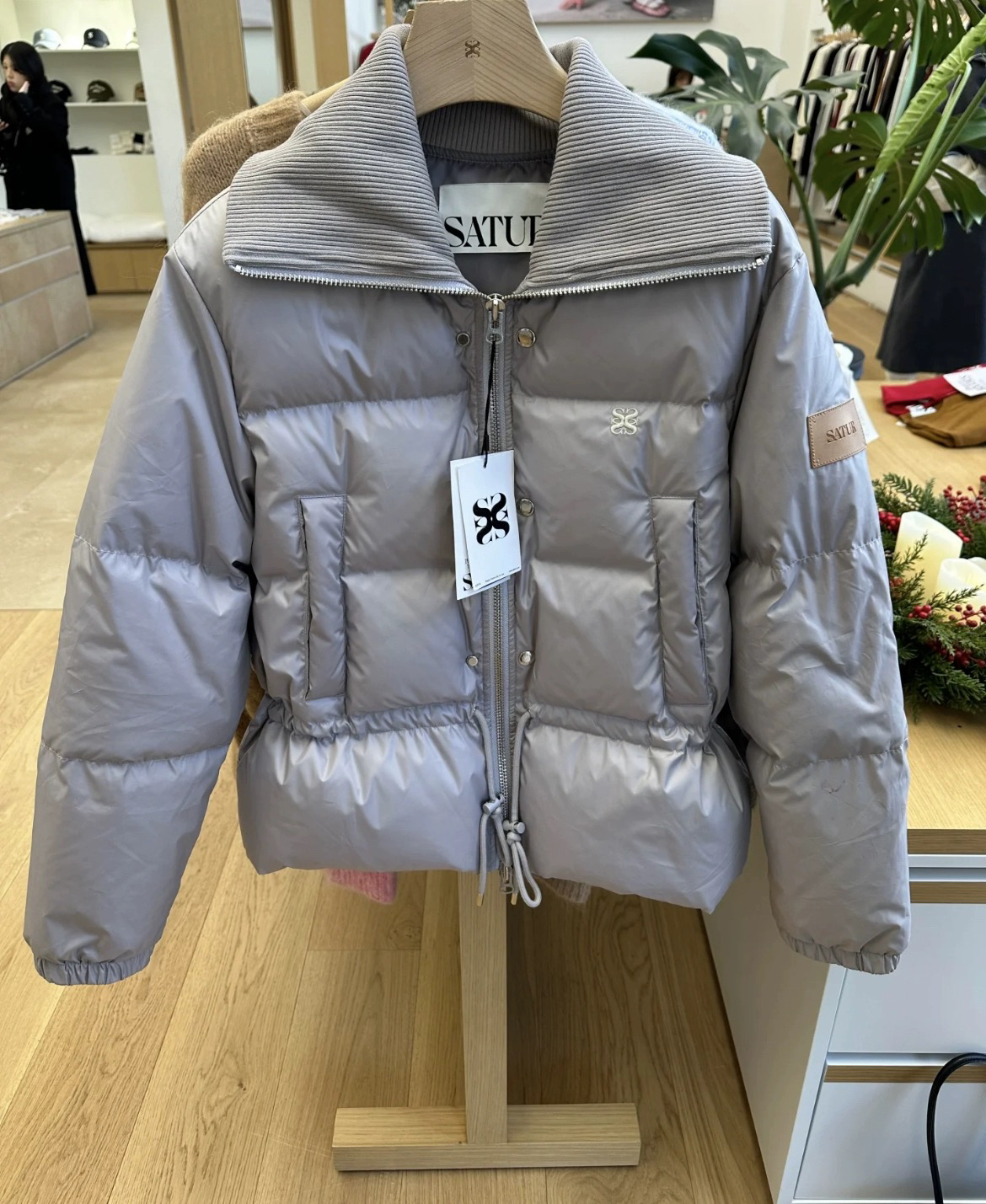 闪闪兒 高级线下款韩国SAT 24冬季 超洋气翻领百搭拼接羽绒服9188