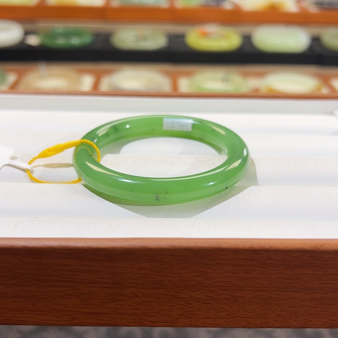 和田玉手镯未镶嵌  【果绿】