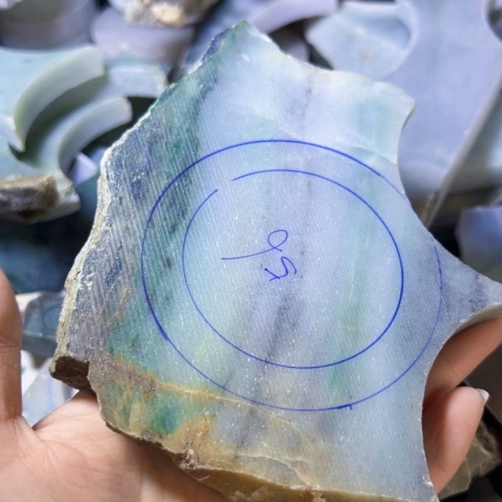 颈饰未镶嵌翡翠江*