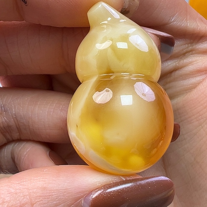 蜜蜡未镶嵌珠宝奇石