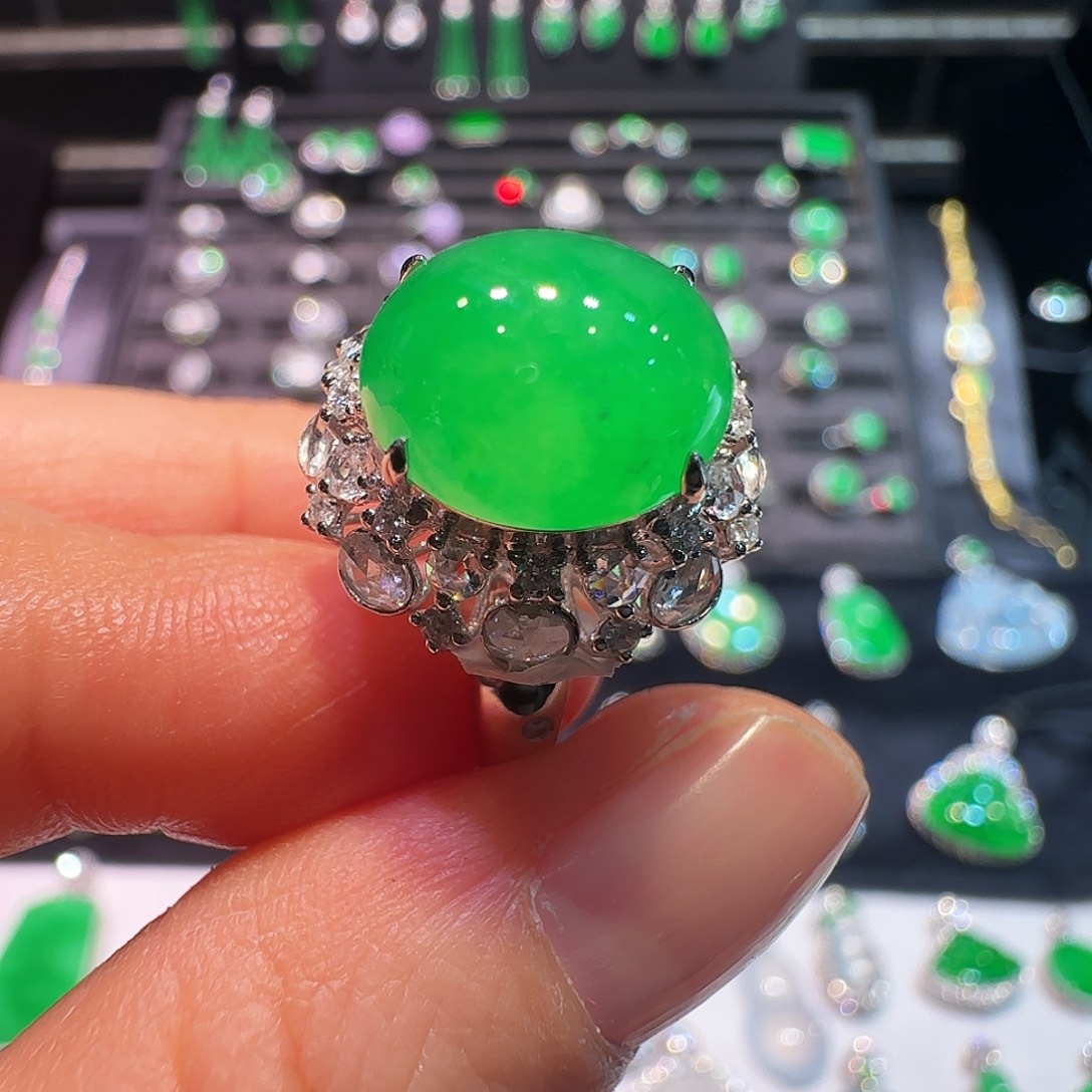 翡翠18K金镶嵌戒指戒指