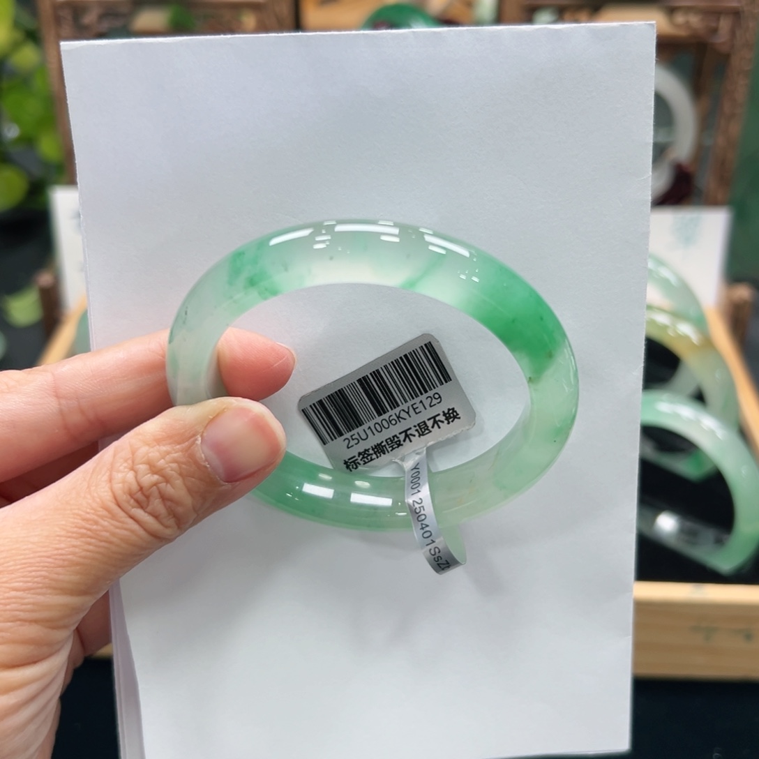 糖***a石英质玉未镶嵌手镯➕佳佳56