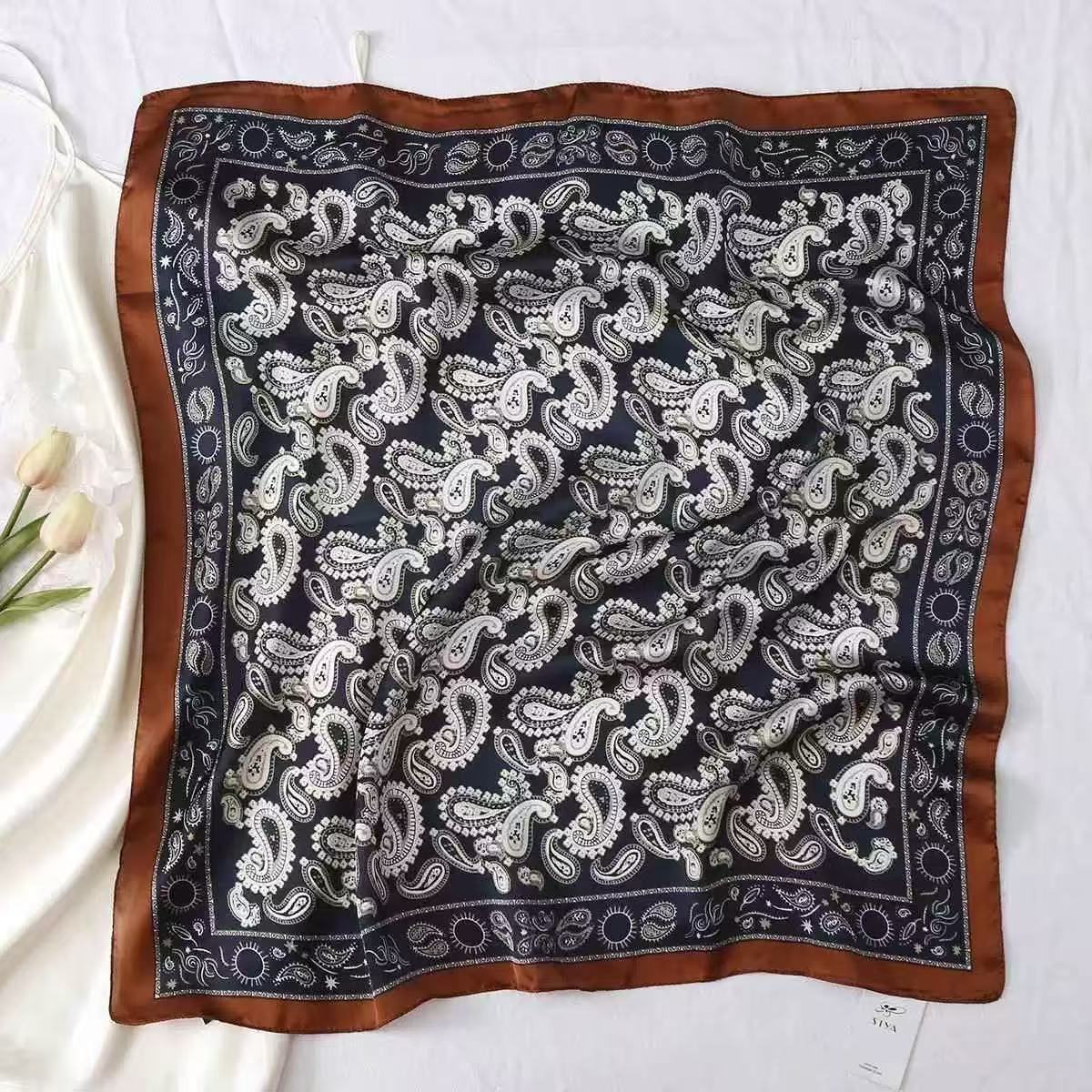 C130【蓝色腰果】65*65左右 女士丝巾