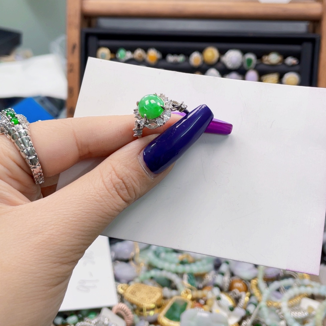 翡翠手镯未镶嵌天然翡翠Ａ货