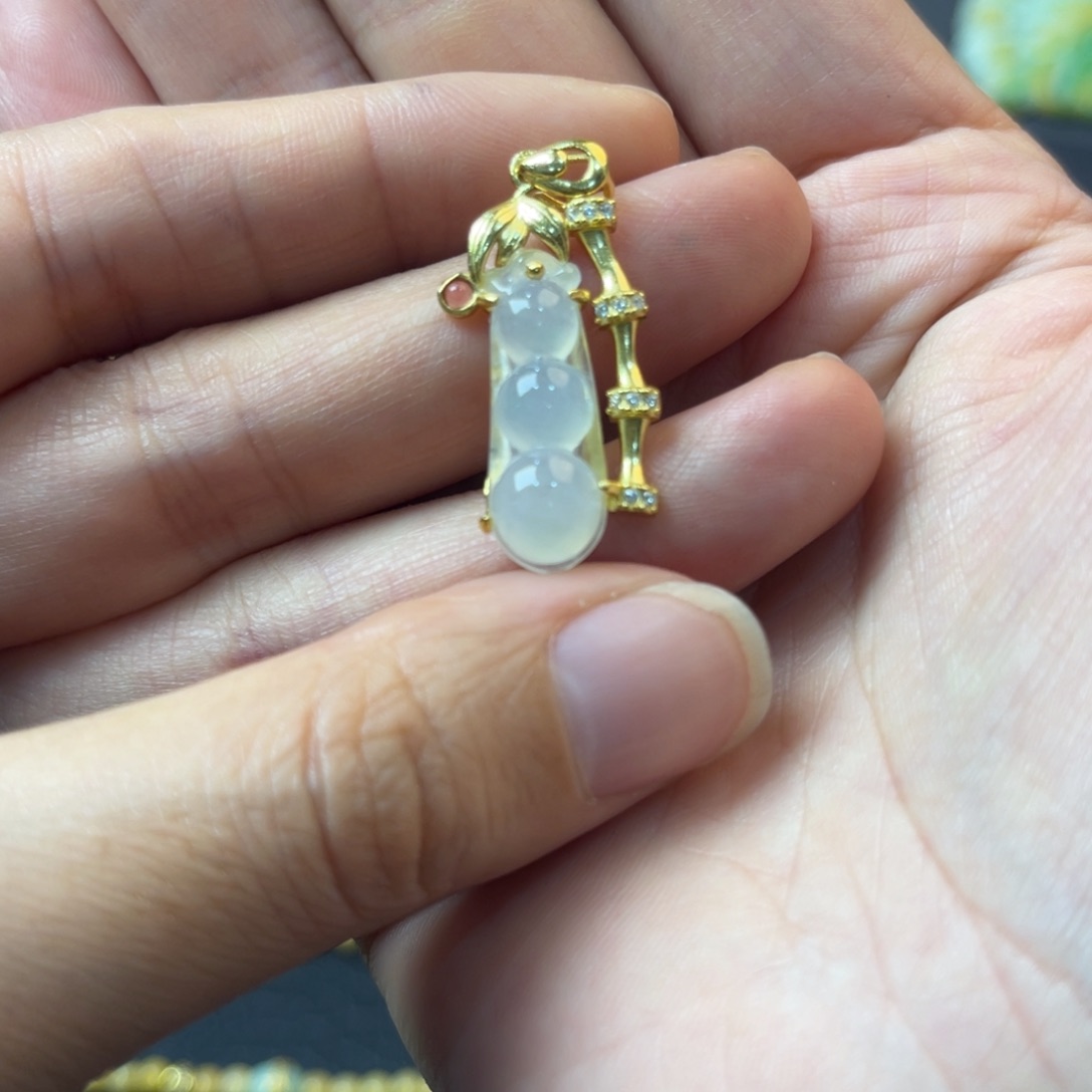 翡翠颈饰未镶嵌吊坠