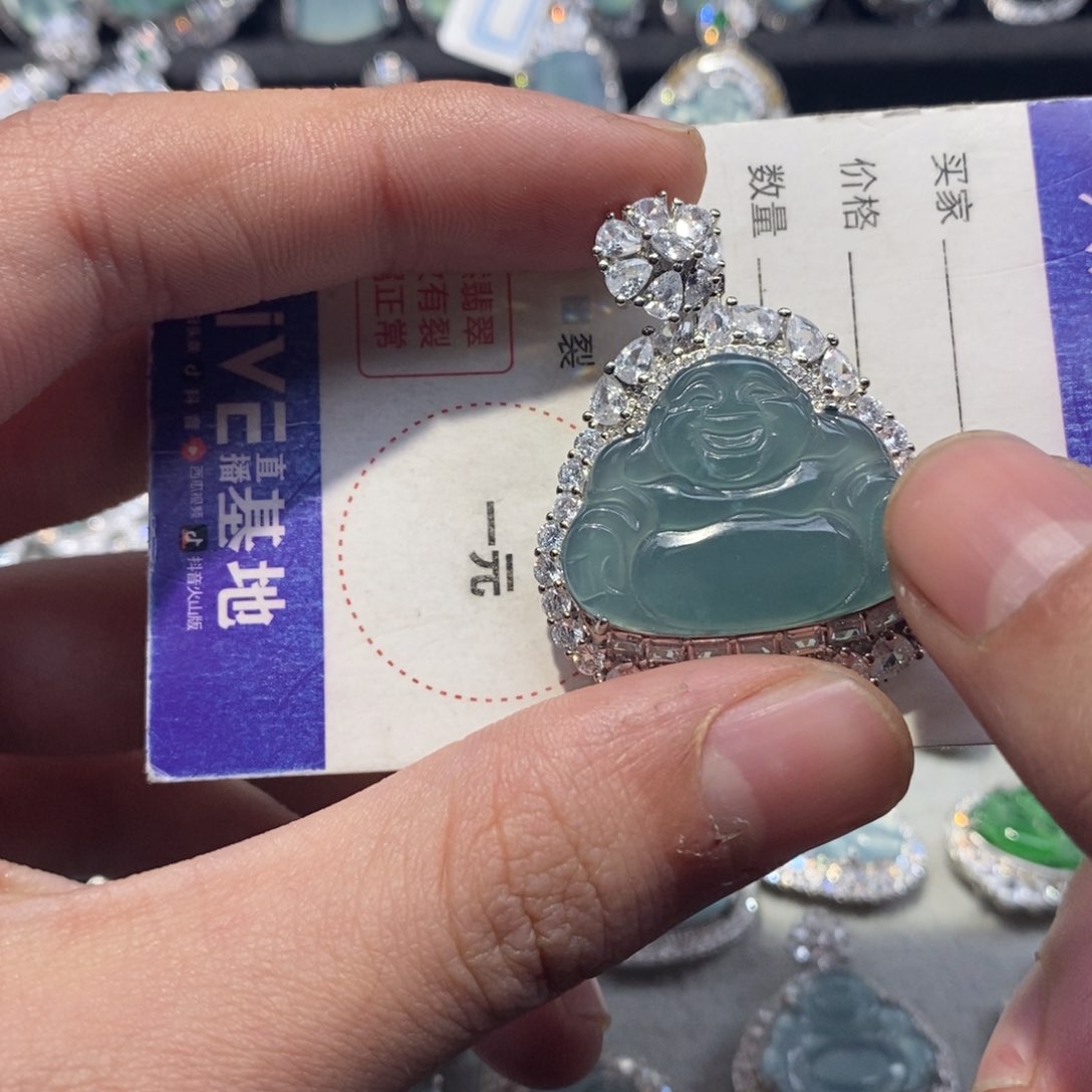 翡翠颈饰未镶嵌翡翠